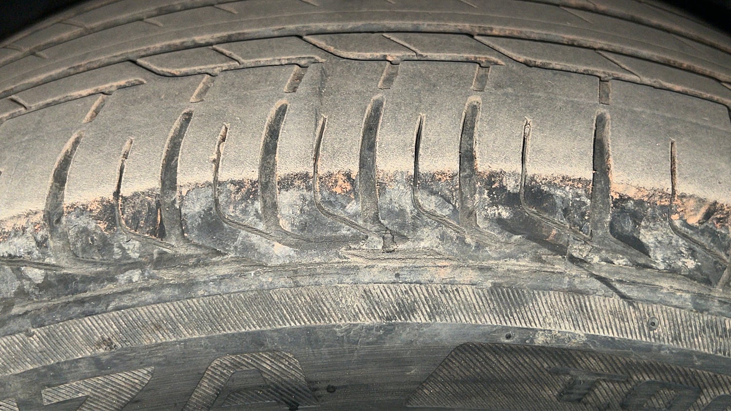 Used 2023 Tata Nexon Fearless 1.2 Revotron Petrol 6MT DT Petrol Manual tyres RIGHT FRONT TYRE TREAD VIEW