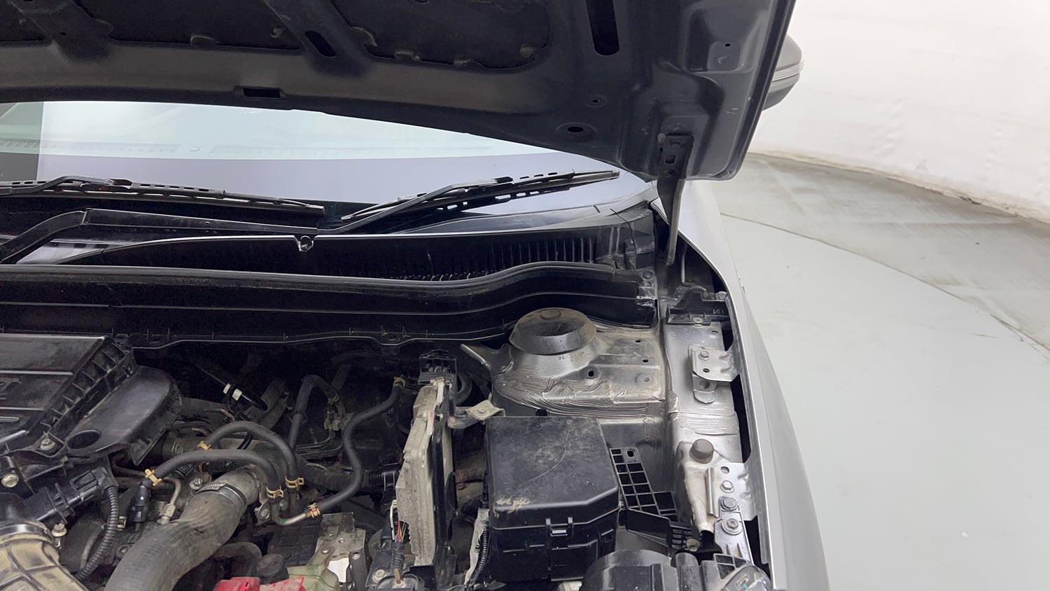 Used 2018 maruti-suzuki Vitara Brezza ZDi AGS Diesel Automatic engine ENGINE LEFT SIDE HINGE & APRON VIEW