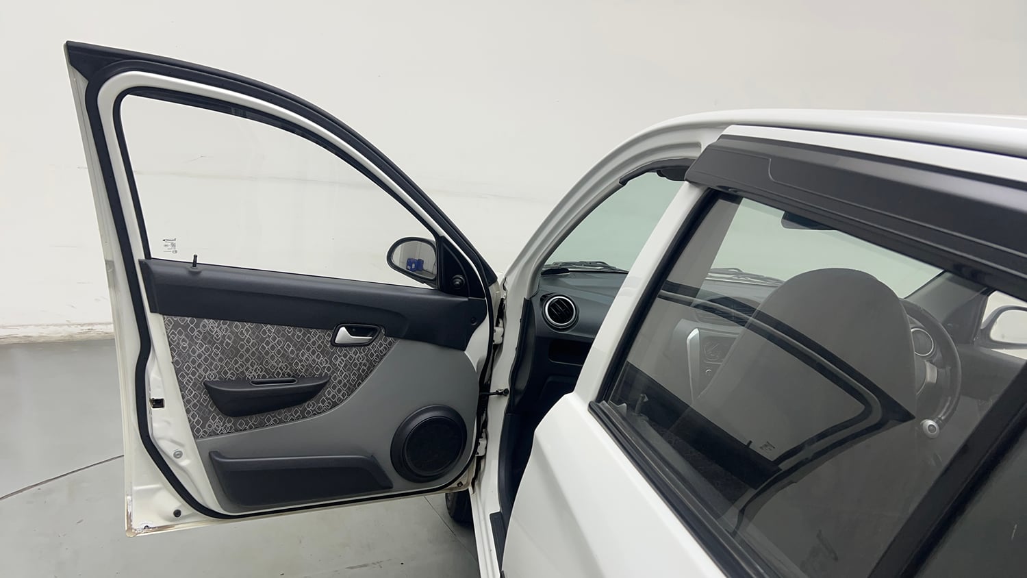 Used 2018 Maruti Suzuki Alto 800 VXi Petrol Manual interior LEFT FRONT DOOR OPEN VIEW