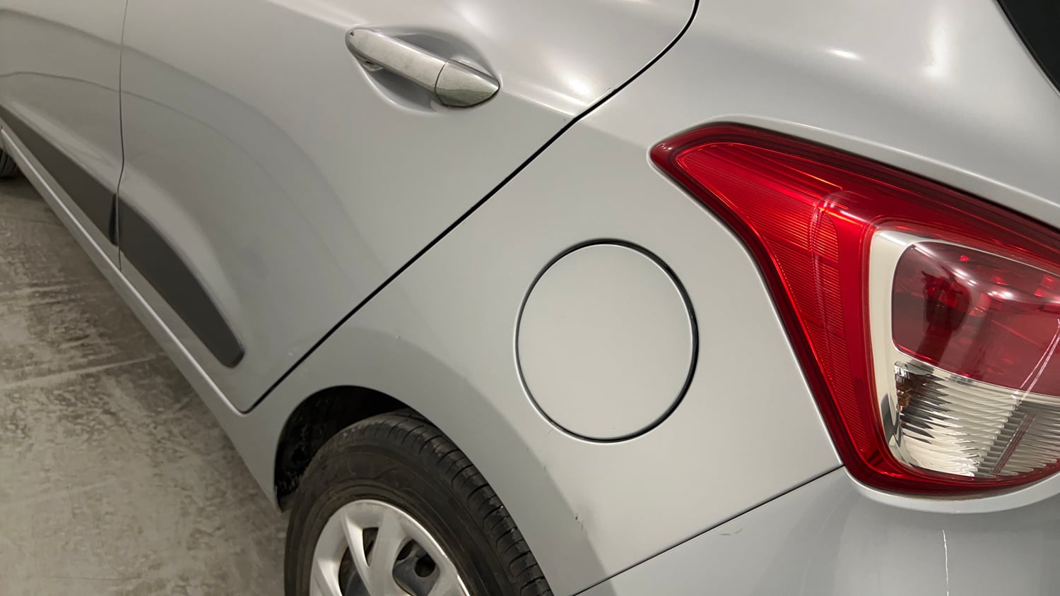 Used 2019 Hyundai Grand i10 Sportz 1.2 Kappa VTVT CNG (Outside Fitted) Cng Manual dents MINOR DENT