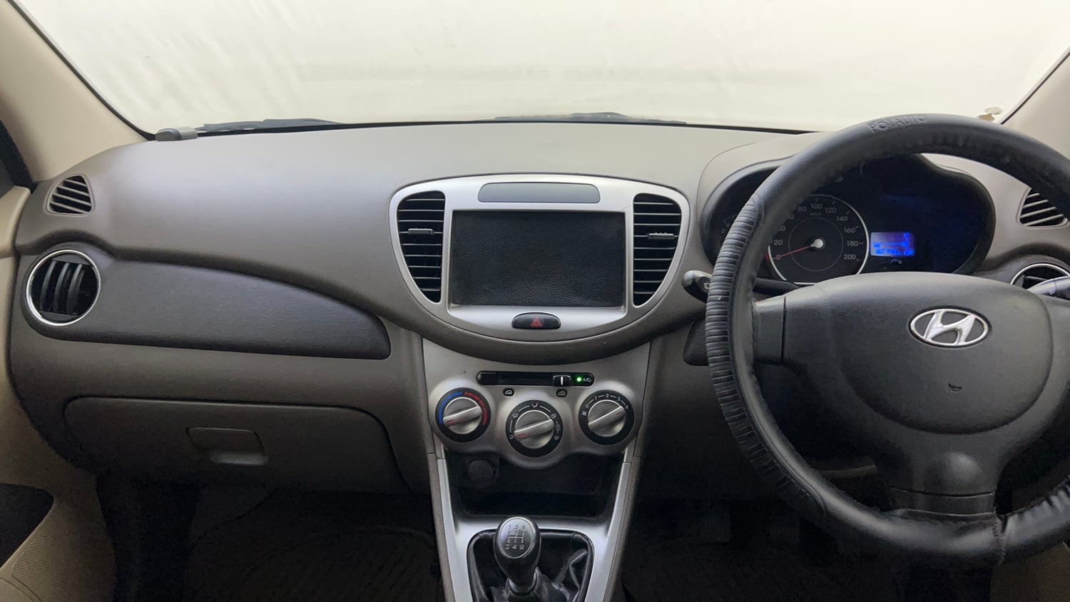 Used 2012 Hyundai i10 Magna 1.2 Kappa2 Petrol Manual interior MUSIC SYSTEM & AC CONTROL VIEW