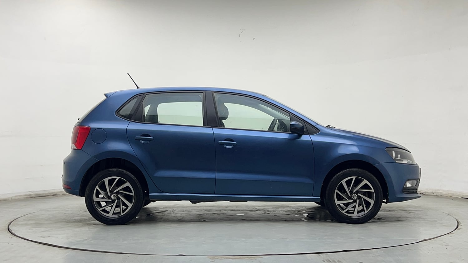 Used 2017 Volkswagen Polo Comfortline 1.2L (P) Petrol Manual exterior RIGHT SIDE VIEW