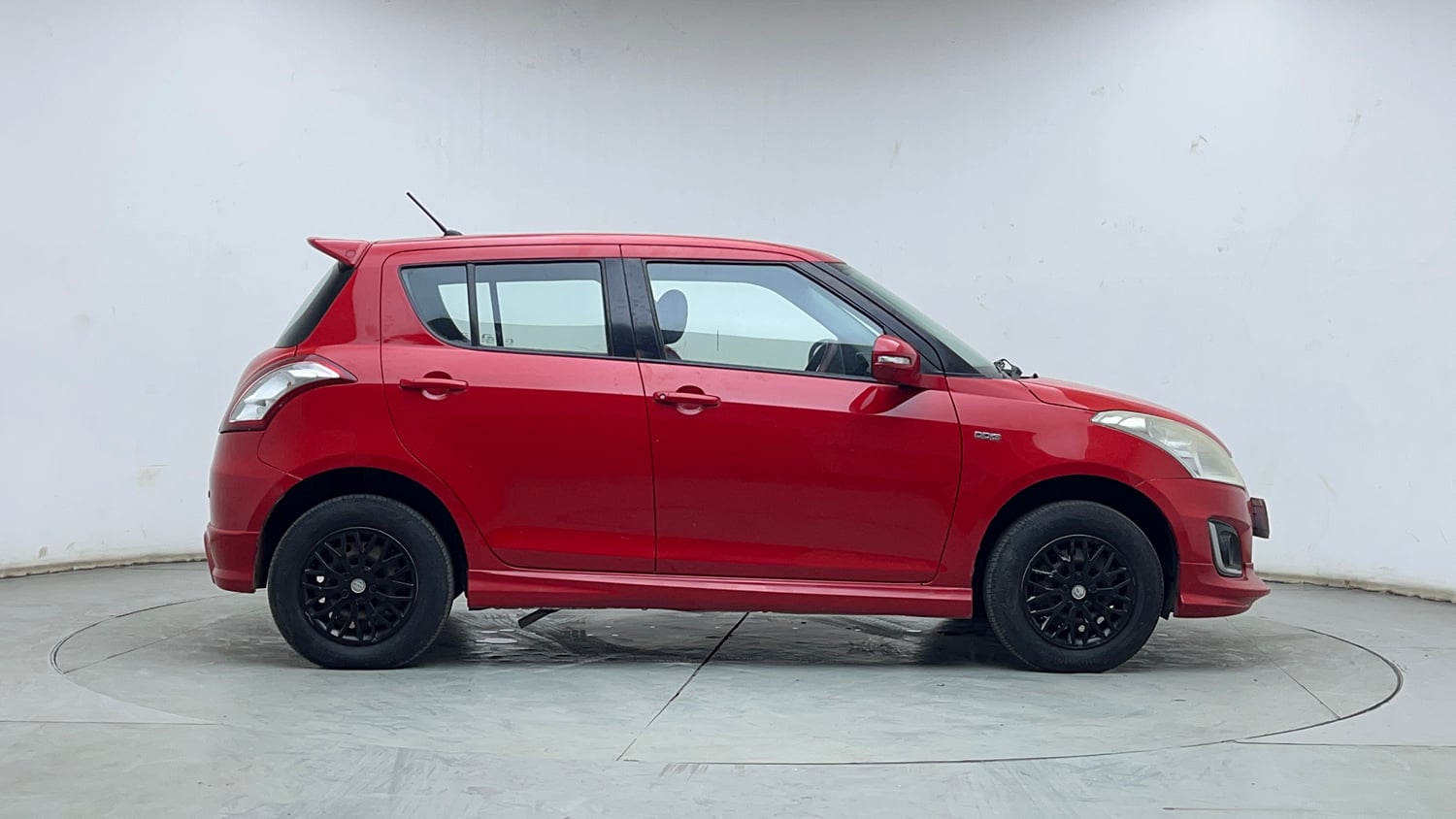 Used 2016 Maruti Suzuki Swift Deca Limited Edition VDi Diesel Manual exterior RIGHT SIDE VIEW
