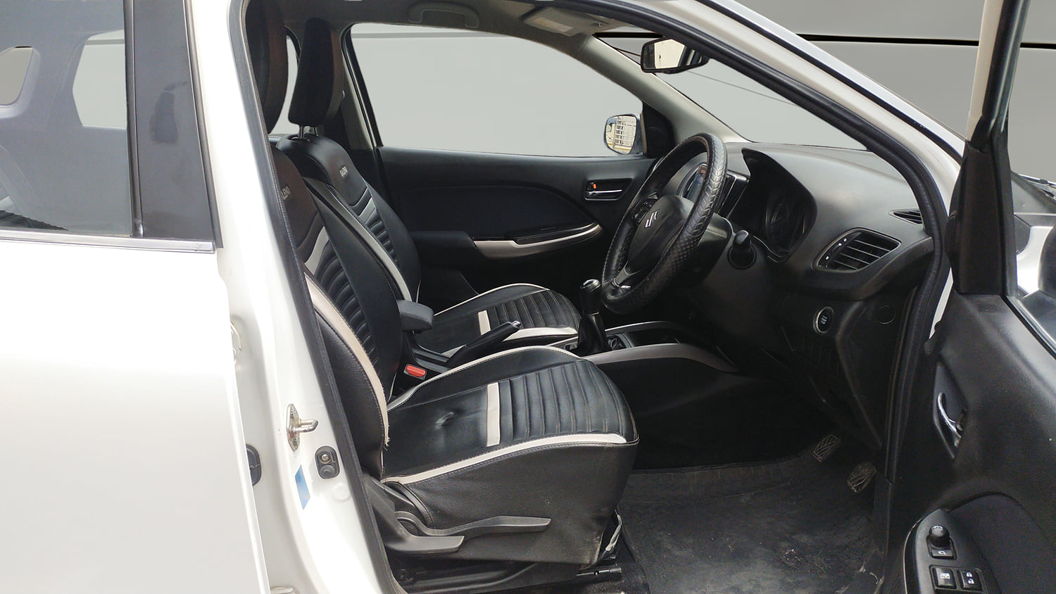 Used 2021 Maruti Suzuki Baleno Zeta Petrol Manual interior RIGHT SIDE FRONT DOOR CABIN VIEW