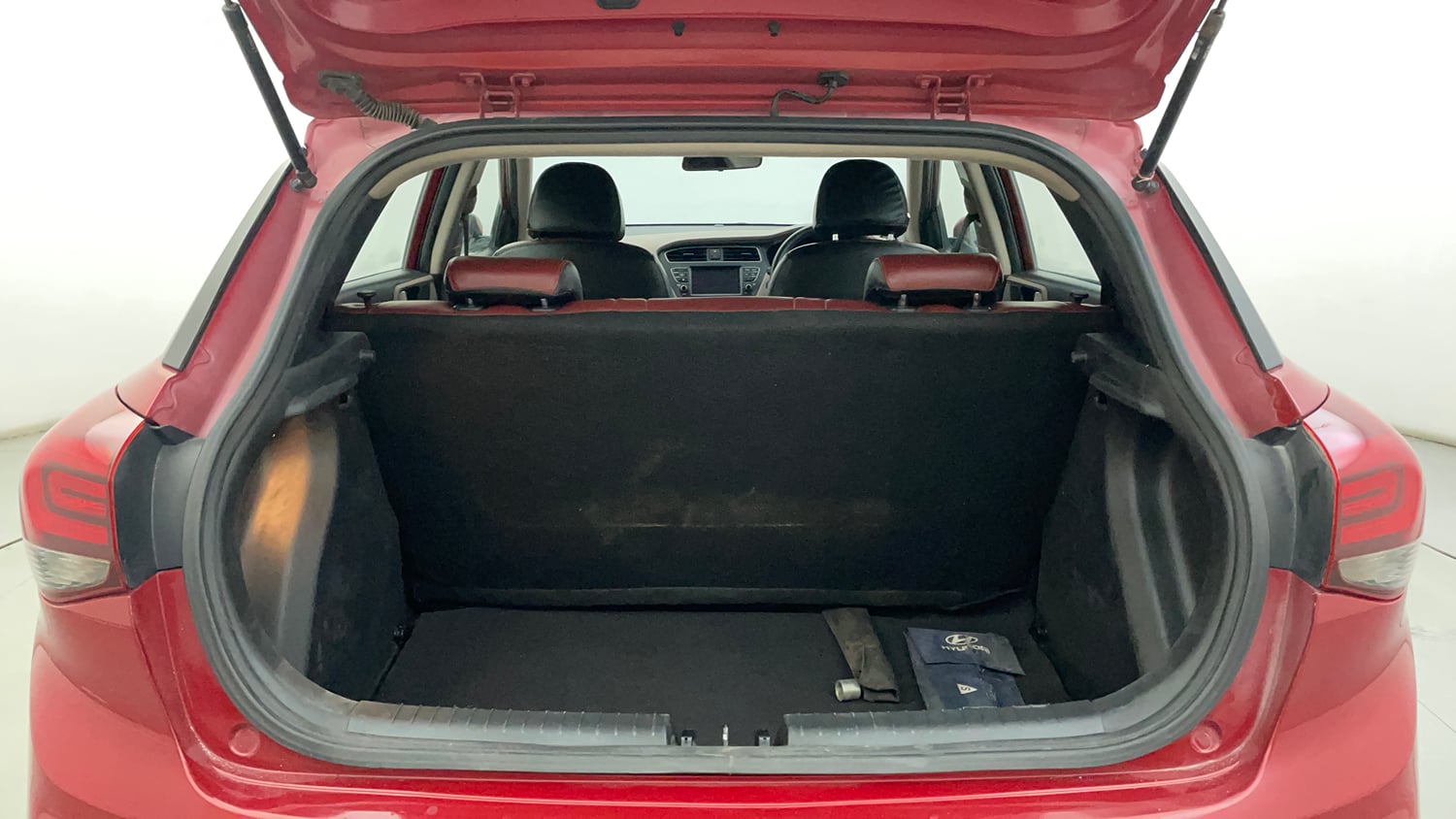 Used 2020 Hyundai Elite i20 Asta 1.2 (O) Petrol Manual interior DICKY INSIDE VIEW