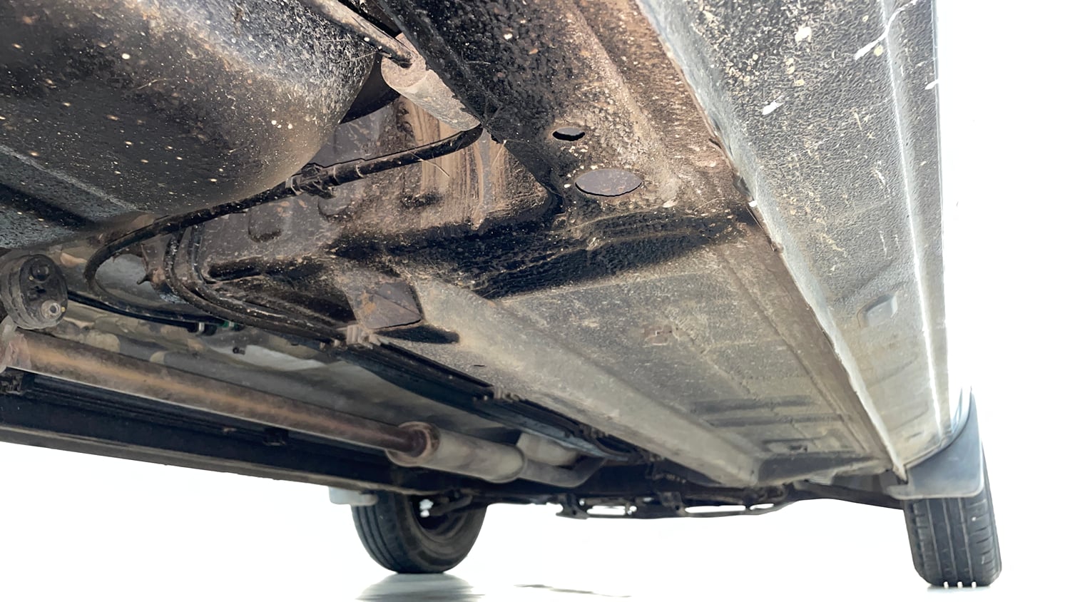 Used 2024 Renault Kwid RXT 1.0L Petrol Manual extra REAR RIGHT UNDERBODY VIEW