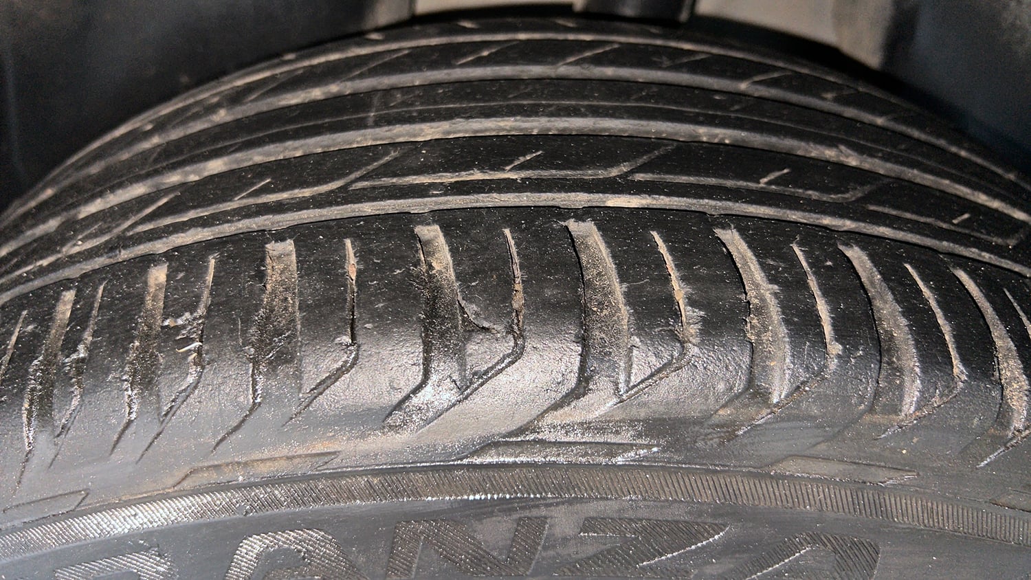 Used 2024 Jeep Compass Limited (O) 2.0 Diesel Diesel Manual tyres LEFT REAR TYRE TREAD VIEW