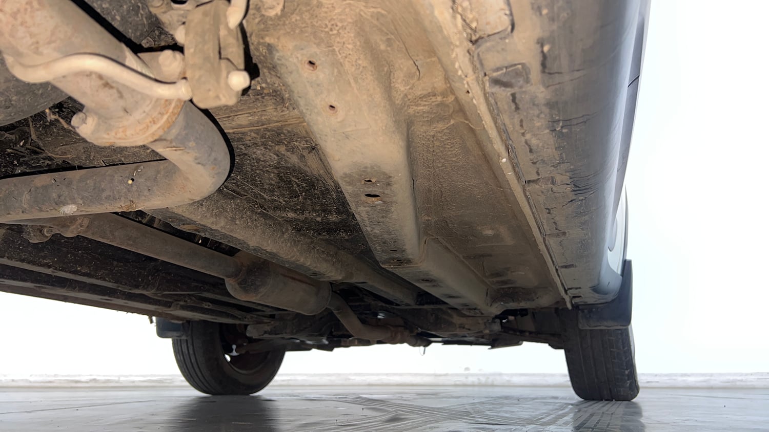 Used 2023 Tata Nexon XE Petrol Manual extra REAR RIGHT UNDERBODY VIEW
