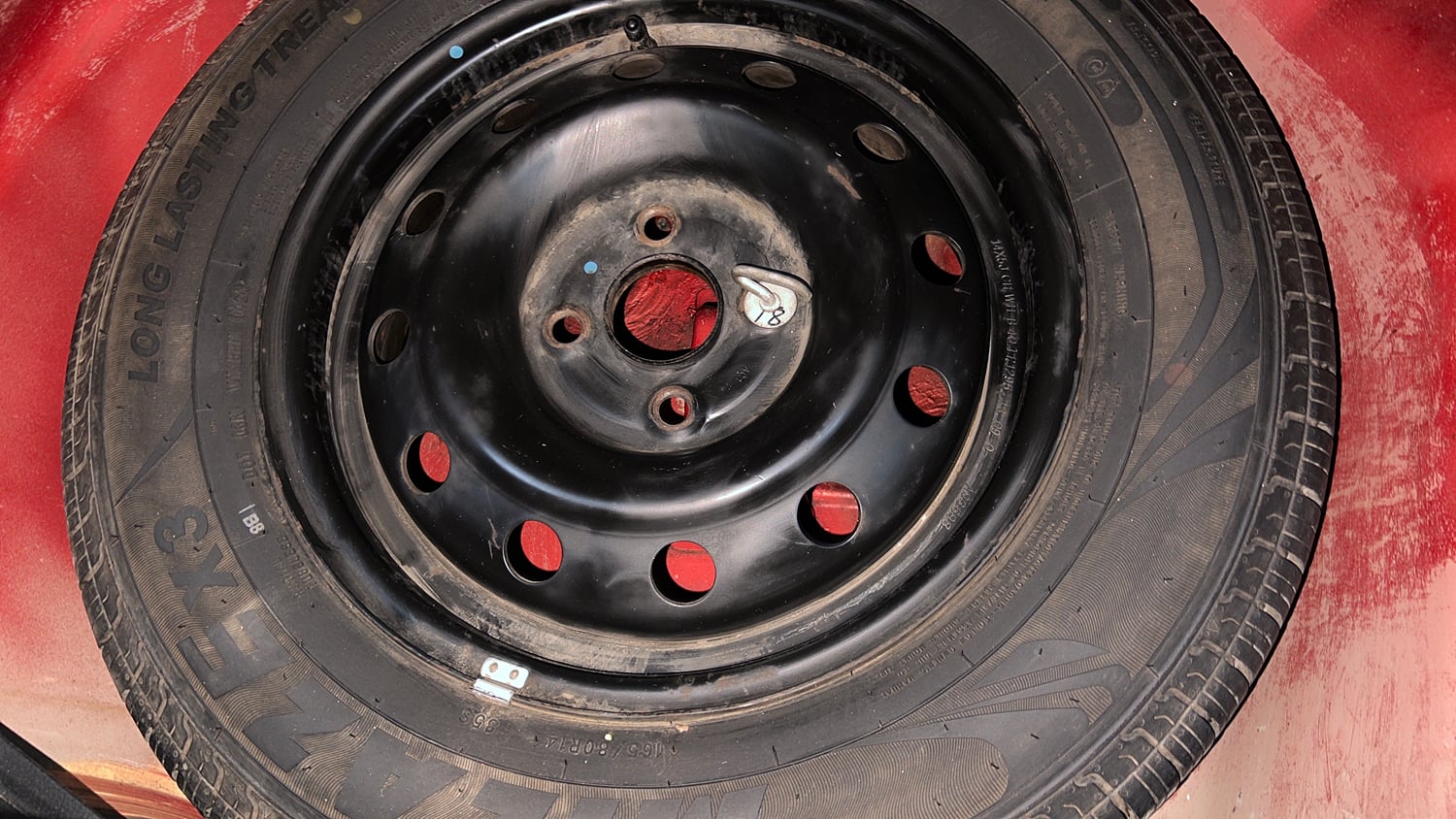 Used 2013 Maruti Suzuki Swift VXi Petrol Manual tyres SPARE TYRE VIEW