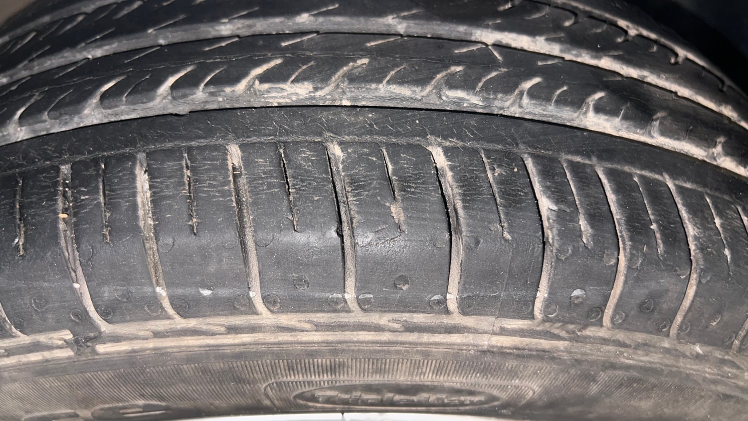 Used 2017 Hyundai Elite i20 Sportz 1.2 Petrol Manual tyres RIGHT FRONT TYRE TREAD VIEW
