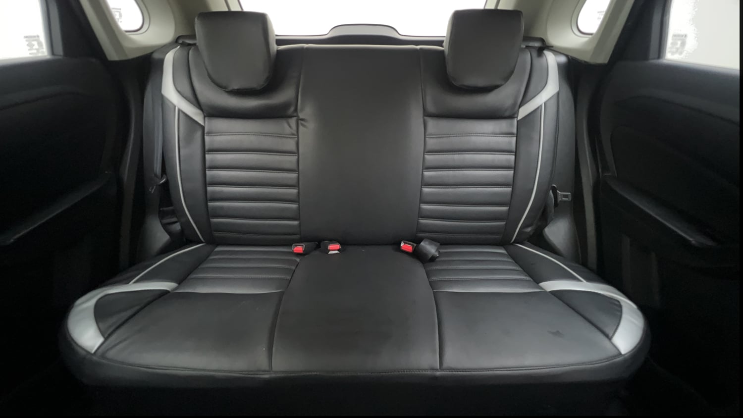 Used 2019 Maruti Suzuki Vitara Brezza [2016-2020] VDi Diesel Manual interior REAR SEAT CONDITION VIEW