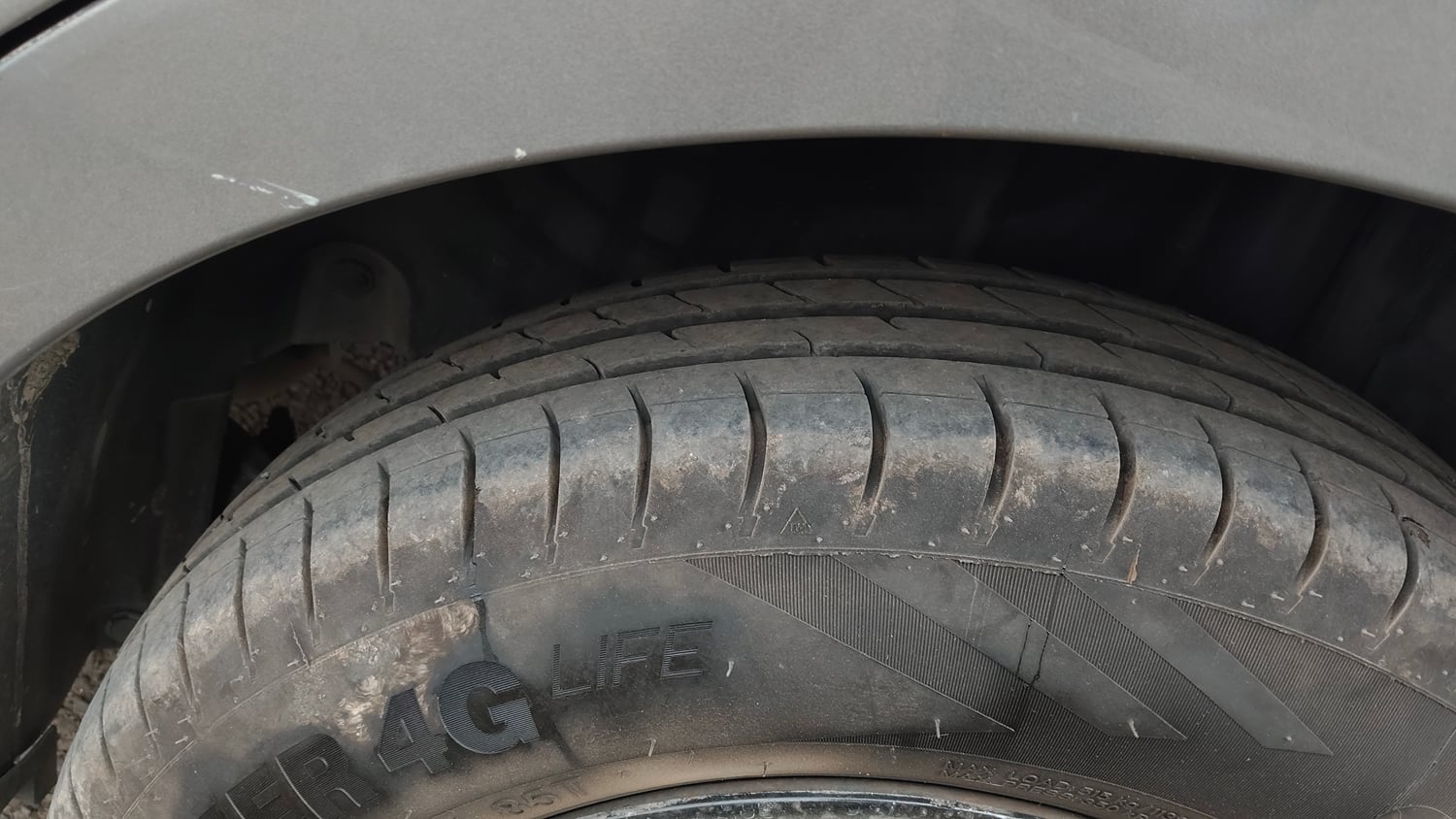Used 2013 Maruti Suzuki Swift VDi Diesel Manual tyres LEFT REAR TYRE TREAD VIEW
