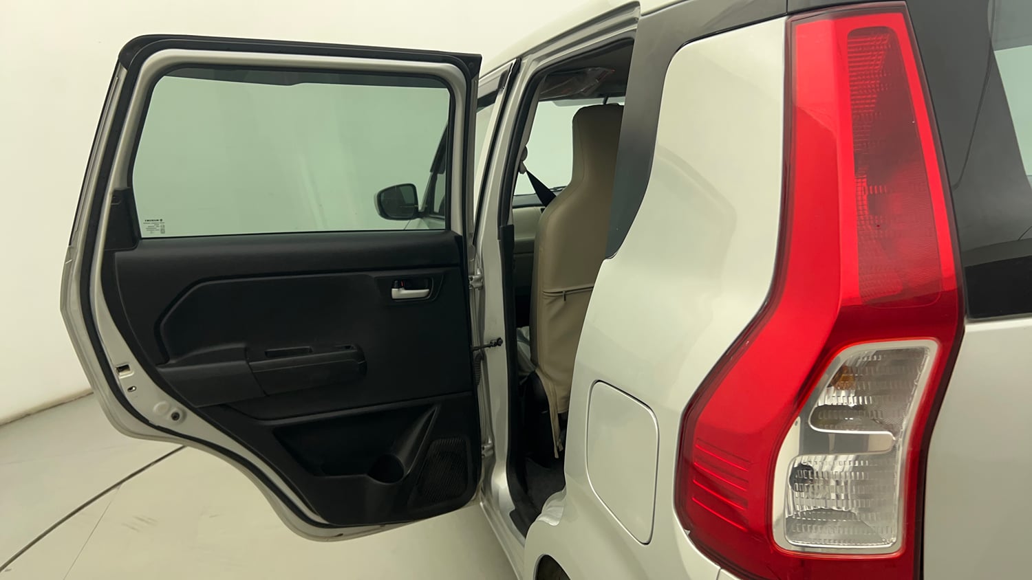 Used 2023 Maruti Suzuki Wagon R VXI 1.0 CNG Cng Manual interior LEFT REAR DOOR OPEN VIEW