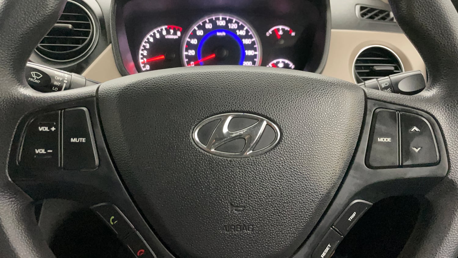 Used 2018 Hyundai Grand i10 Magna 1.2 Kappa VTVT Petrol Manual top_features Steering mounted controls