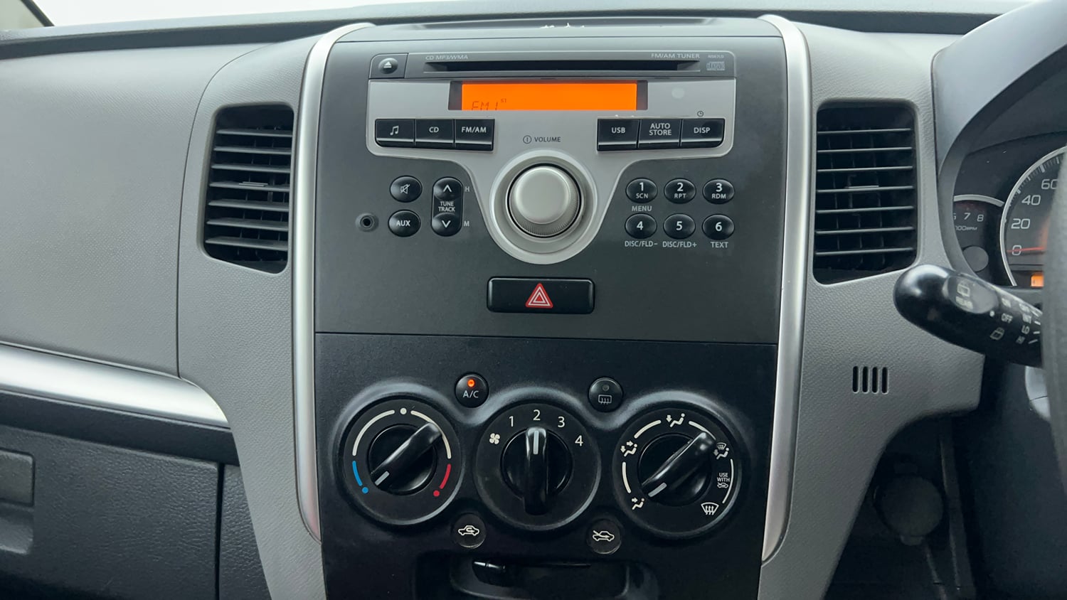 Used 2012 Maruti Suzuki Wagon R 1.0 VXi Petrol Manual interior MUSIC SYSTEM & AC CONTROL VIEW