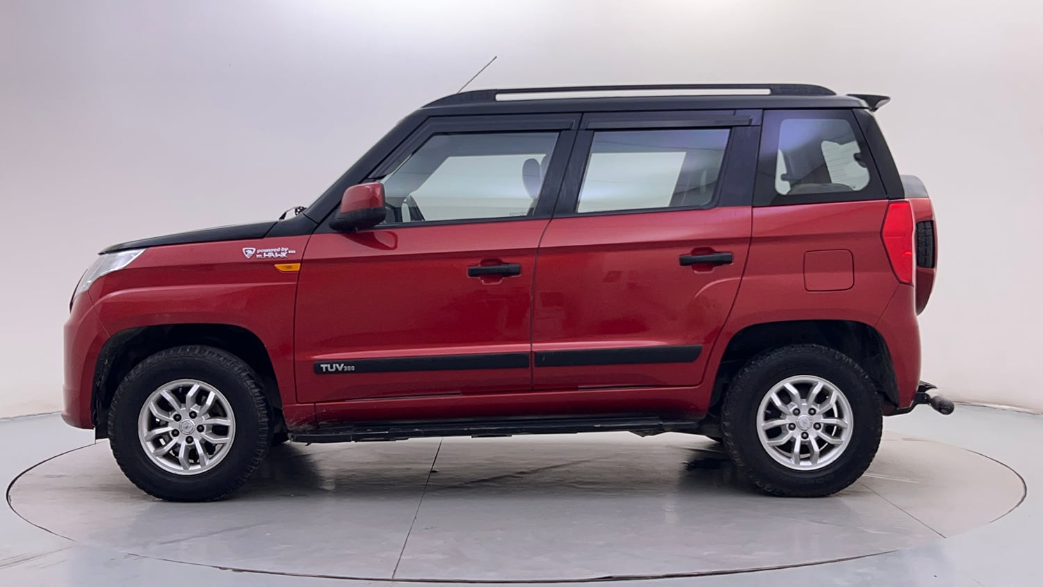 Used 2016 Mahindra TUV300 T8 Diesel Manual exterior LEFT SIDE VIEW