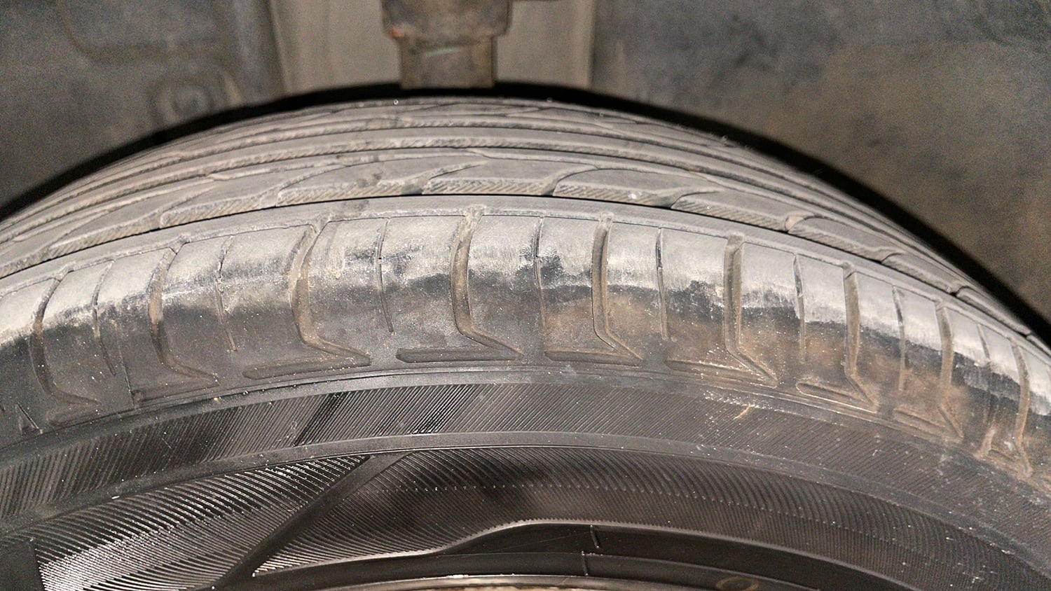 Used 2016 Renault Kwid RXT Petrol Manual tyres LEFT FRONT TYRE TREAD VIEW
