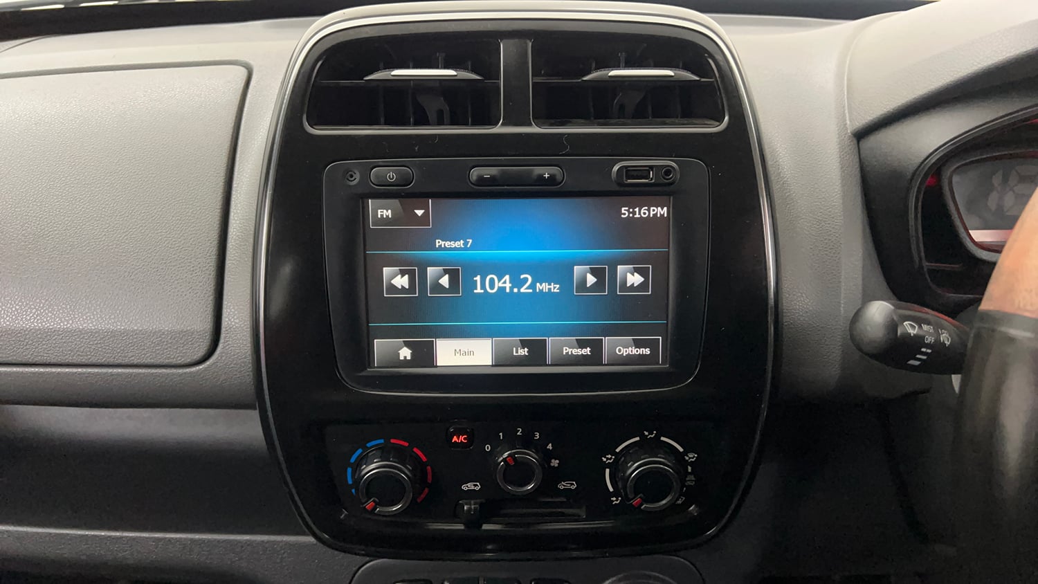 Used 2016 Renault Kwid RXT Petrol Manual interior MUSIC SYSTEM & AC CONTROL VIEW