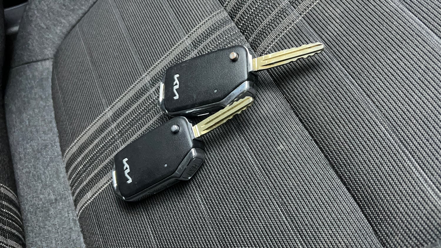 Used 2024 Kia Sonet HTK (O) 1.2 Petrol MT Petrol Manual extra CAR KEY VIEW