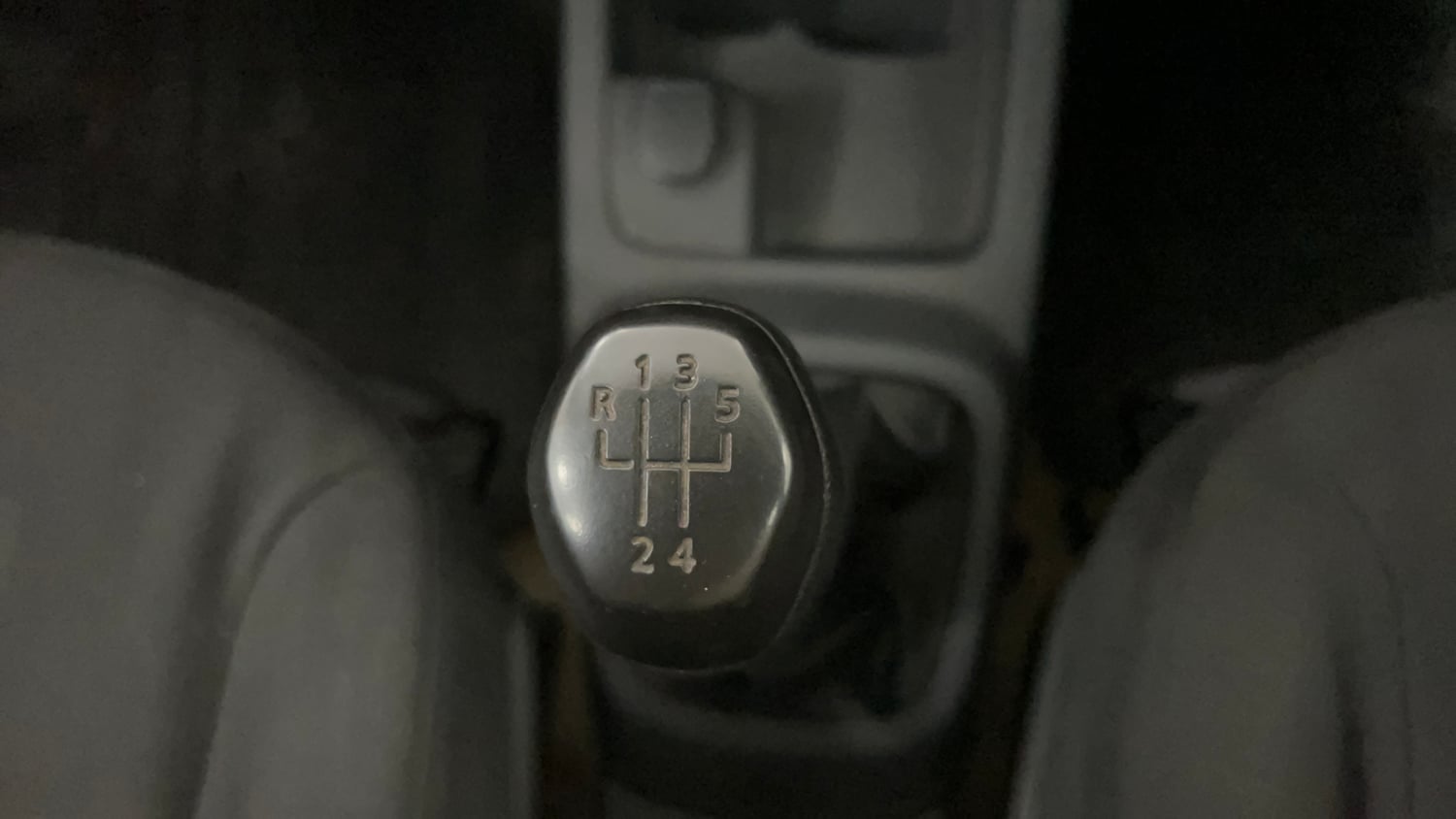 Used 2016 Renault Kwid RXT Petrol Manual interior GEAR  KNOB VIEW