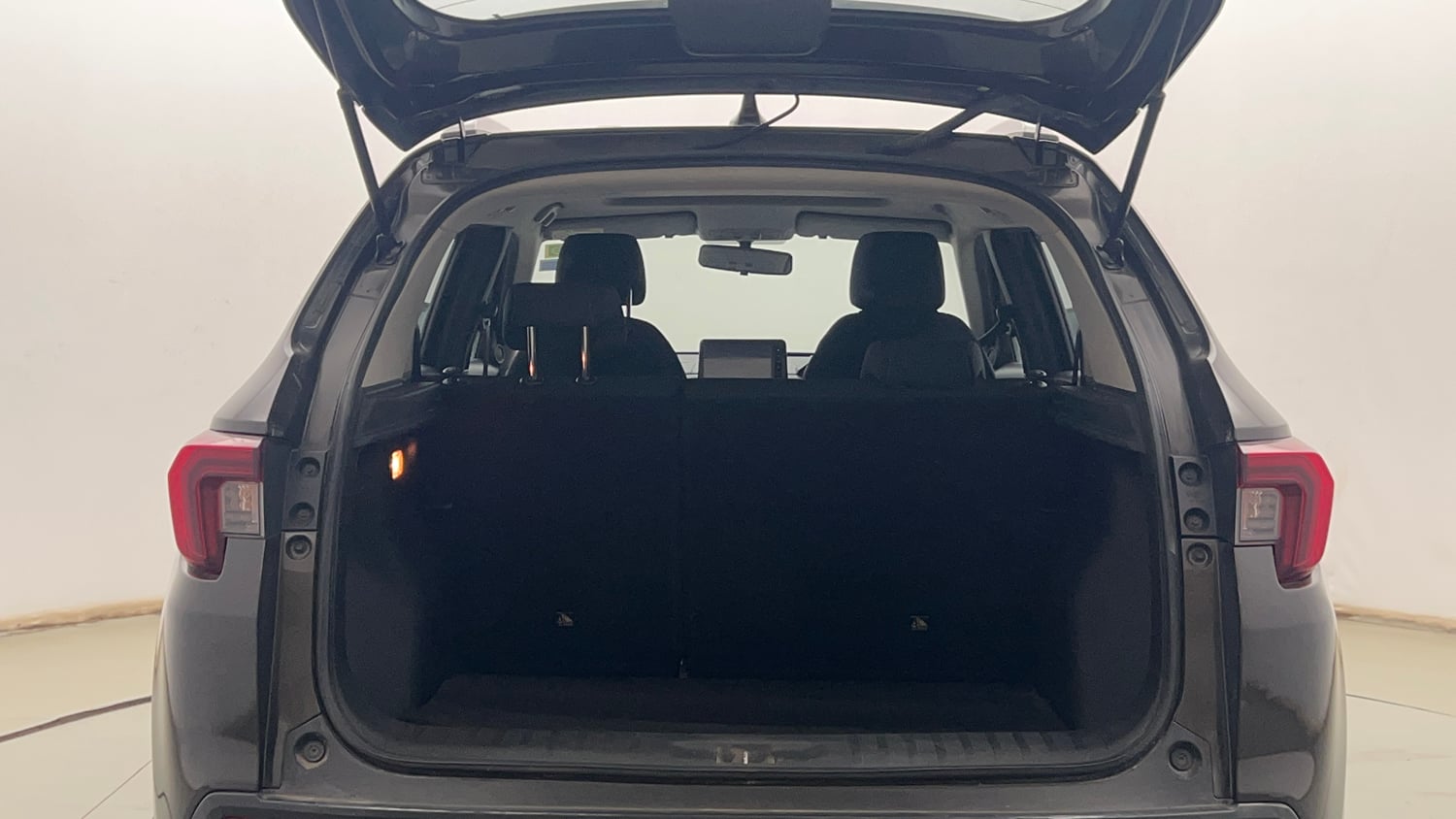 Used 2023 Honda Elevate VX MT Petrol Manual interior DICKY INSIDE VIEW