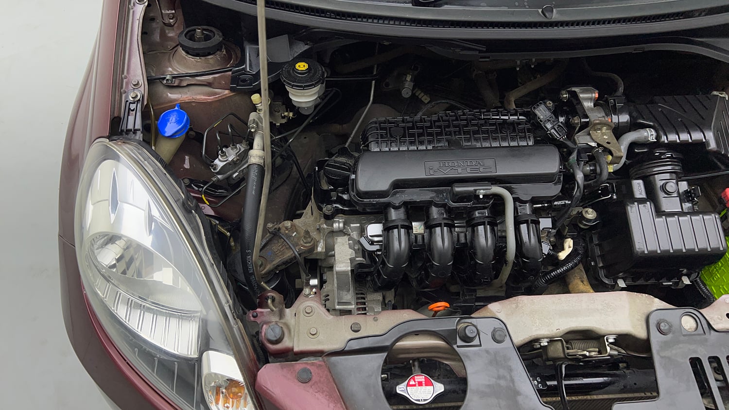 Used 2015 Honda Amaze 1.2 S i-VTEC Petrol Manual engine ENGINE RIGHT SIDE VIEW