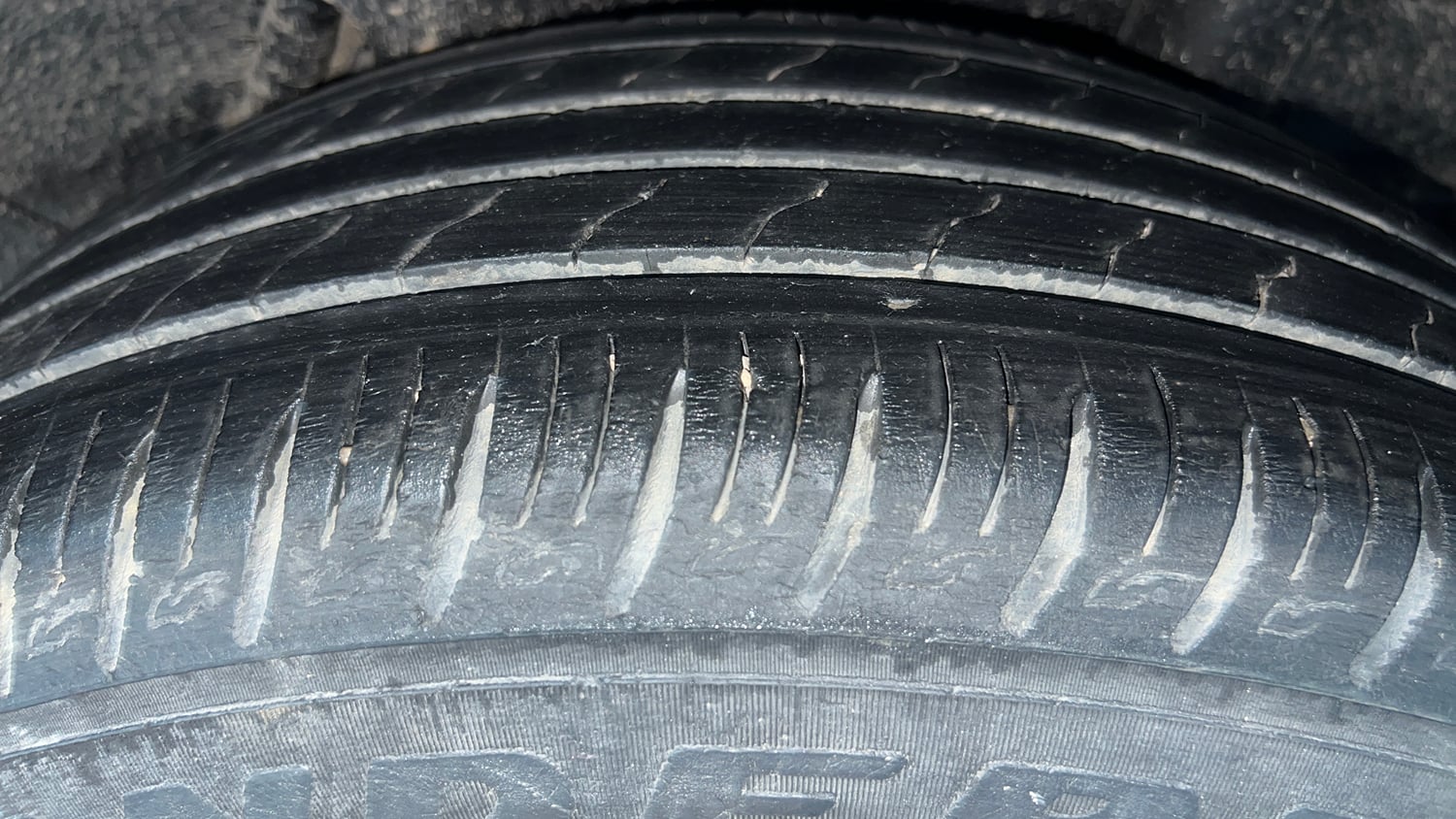 Used 2021 Hyundai Venue SX 1.5 CRDi Diesel Manual tyres LEFT REAR TYRE TREAD VIEW