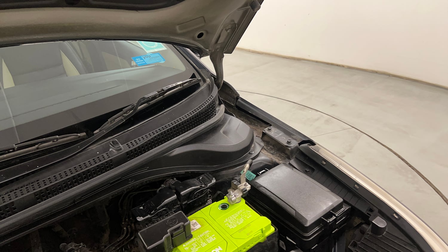 Used 2022 Hyundai Verna SX 1.5 VTVT IVT Petrol Automatic engine ENGINE LEFT SIDE HINGE & APRON VIEW
