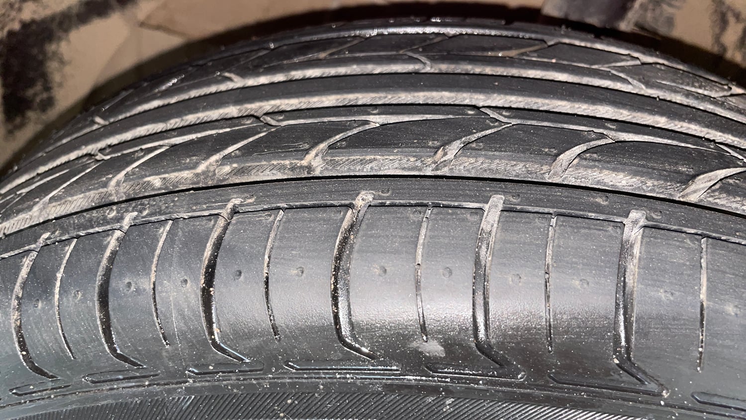 Used 2017 Hyundai Grand i10 Asta 1.2 Kappa VTVT Petrol Manual tyres LEFT FRONT TYRE TREAD VIEW