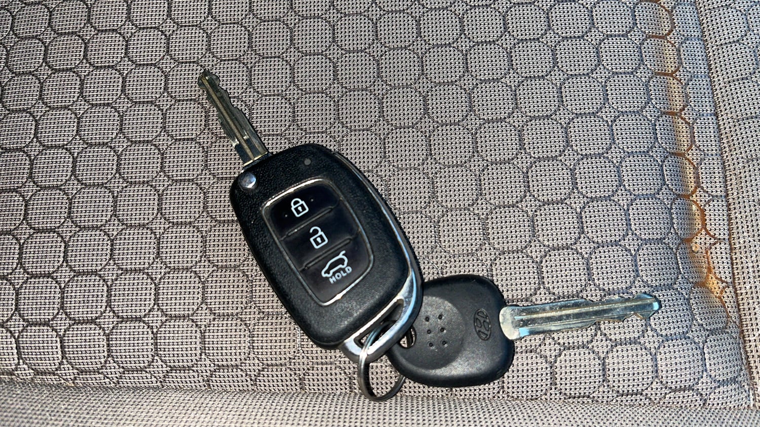 Used 2017 Hyundai Elite i20 Sportz 1.2 Petrol Manual extra CAR KEY VIEW
