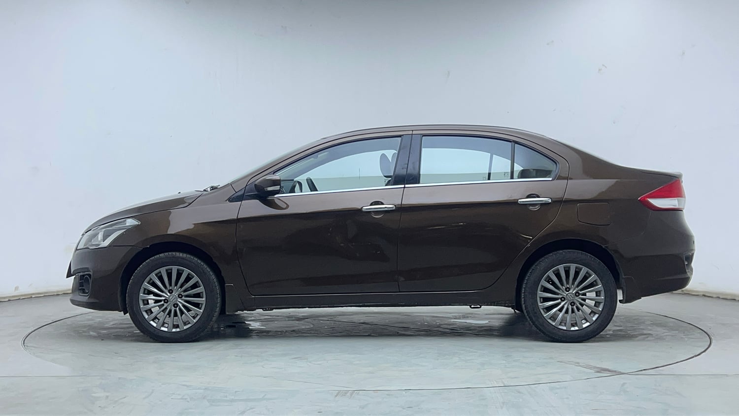 Used 2017 Maruti Suzuki Ciaz Alpha 1.4 MT Petrol Manual exterior LEFT SIDE VIEW