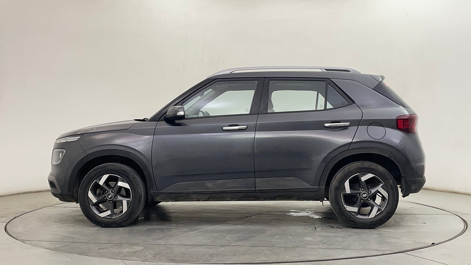 Used 2022 Hyundai Venue SX (O) 1.5 CRDi Executive Diesel Manual exterior LEFT SIDE VIEW