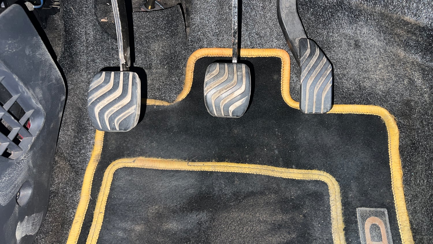 Used 2016 Renault Kwid RXT Petrol Manual interior PEDALS VIEW