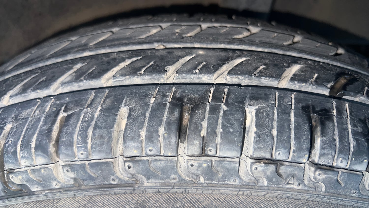Used 2016 Renault Kwid RXT Petrol Manual tyres LEFT REAR TYRE TREAD VIEW