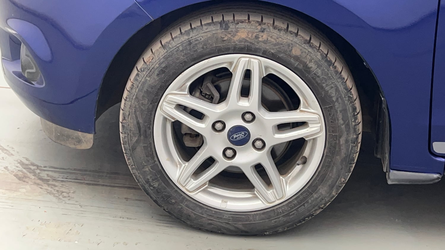 Used 2017 Ford Figo Aspire Titanium 1.2 Ti-VCT Sports Edition Petrol Manual tyres LEFT FRONT TYRE RIM VIEW