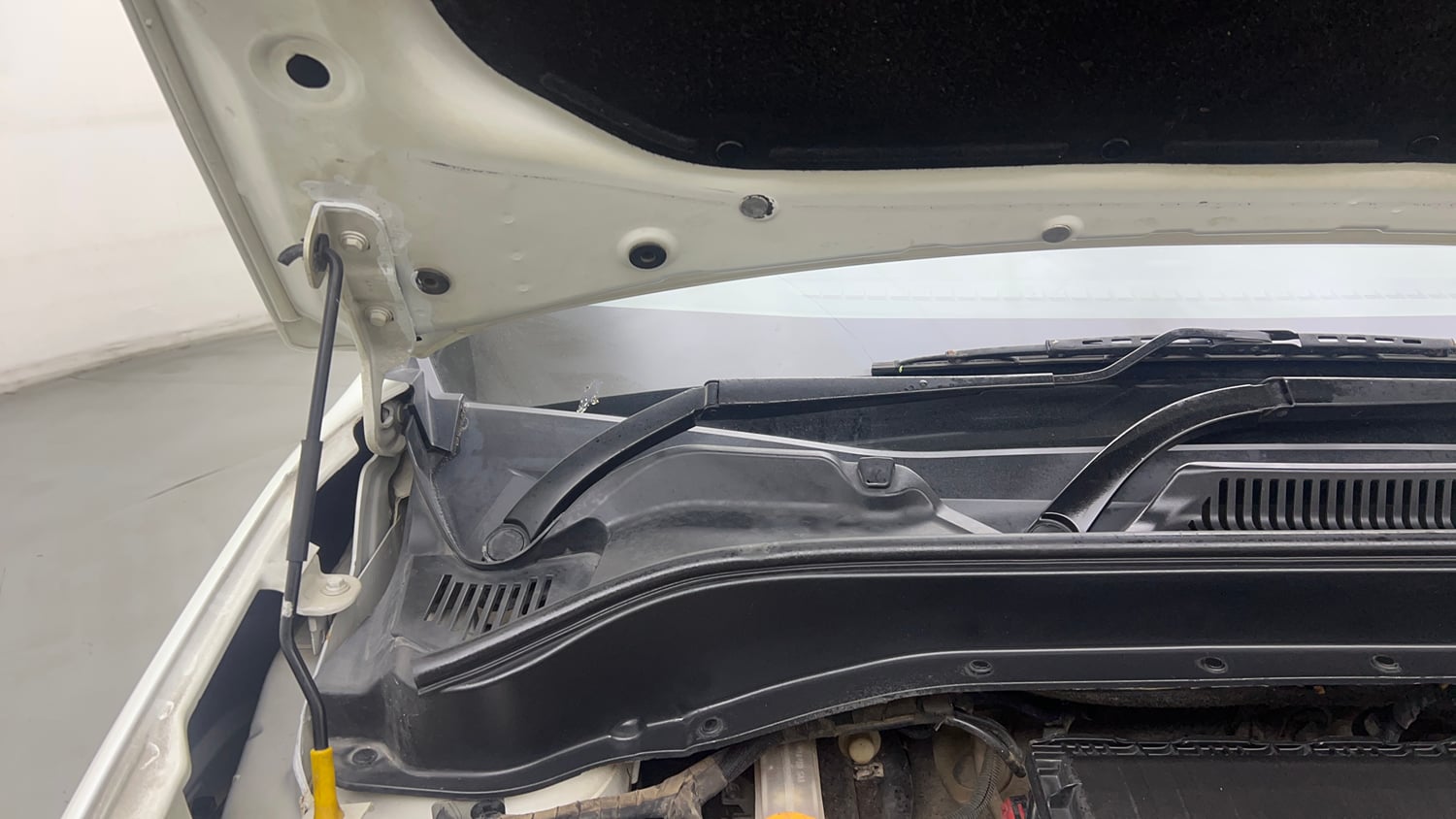 Used 2022 Tata Punch Pure MT Petrol + CNG(Outside Fitted) Cng Manual engine ENGINE RIGHT SIDE HINGE & APRON VIEW