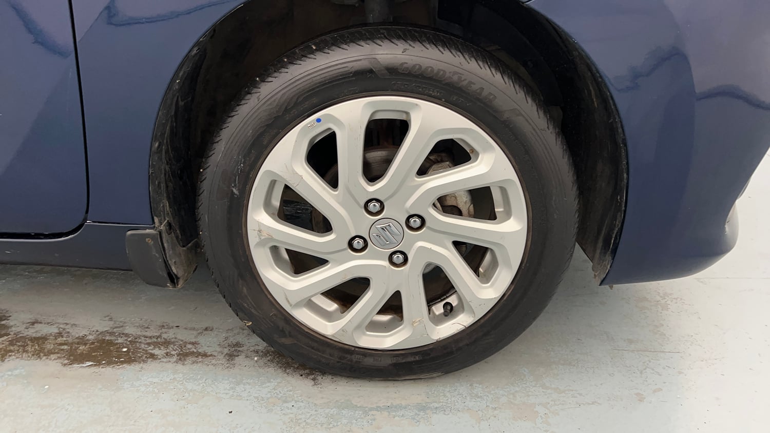 Used 2022 Maruti Suzuki Baleno Zeta AGS Petrol Automatic tyres RIGHT FRONT TYRE RIM VIEW