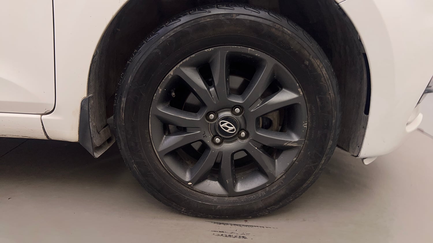 Used 2018 Hyundai Elite i20 Asta 1.2 AT Petrol Automatic tyres RIGHT FRONT TYRE RIM VIEW
