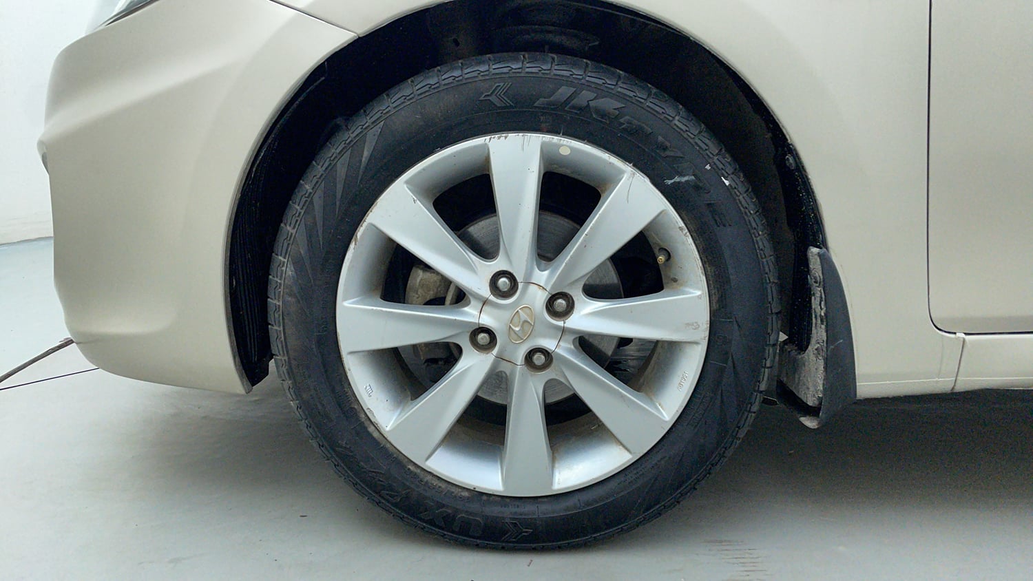 Used 2013 Hyundai Verna Fluidic 1.6 CRDi SX Diesel Manual tyres LEFT FRONT TYRE RIM VIEW
