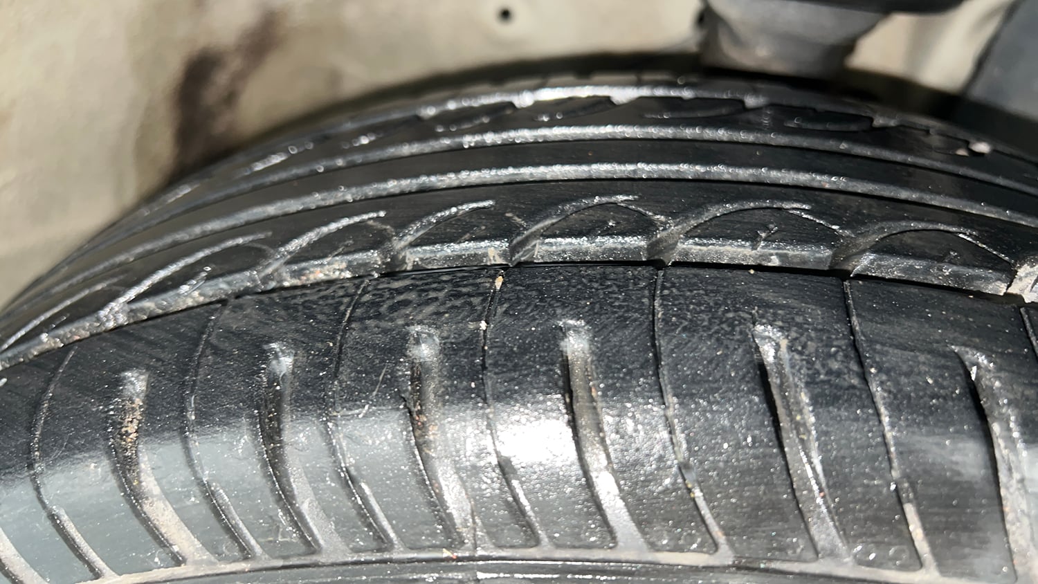 Used 2020 Maruti Suzuki Ignis Zeta 1.2 AMT Petrol Automatic tyres RIGHT FRONT TYRE TREAD VIEW