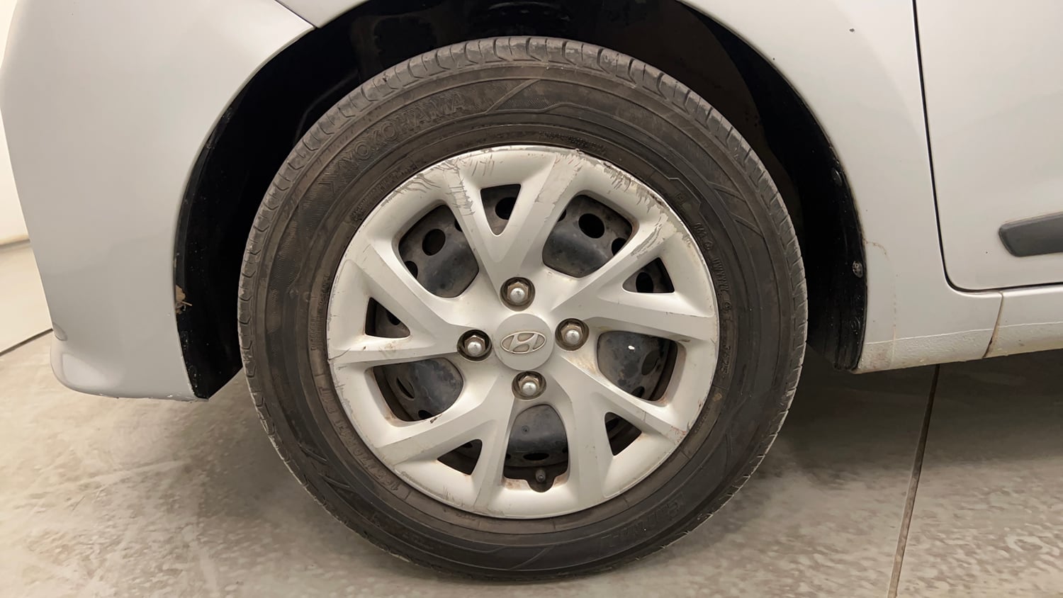 Used 2019 Hyundai Grand i10 Sportz 1.2 Kappa VTVT CNG (Outside Fitted) Cng Manual tyres LEFT FRONT TYRE RIM VIEW