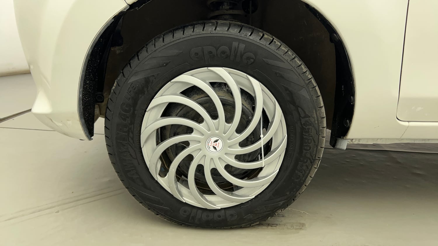 Used 2014 Maruti Suzuki Alto 800 Lxi Petrol Manual tyres LEFT FRONT TYRE RIM VIEW