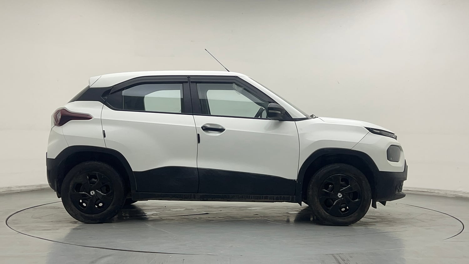 Used 2022 Tata Punch Pure MT Petrol + CNG(Outside Fitted) Cng Manual exterior RIGHT SIDE VIEW