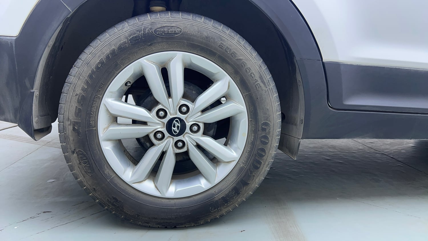 Used 2016 Hyundai Creta 1.6 SX Plus Petrol Petrol Manual tyres RIGHT REAR TYRE RIM VIEW