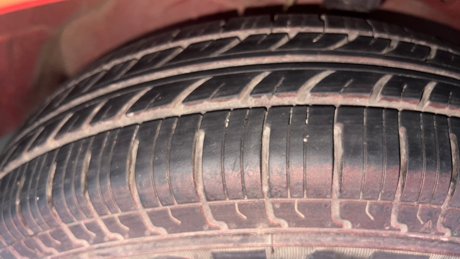 Used 2013 Maruti Suzuki Swift VXi Petrol Manual tyres RIGHT FRONT TYRE TREAD VIEW