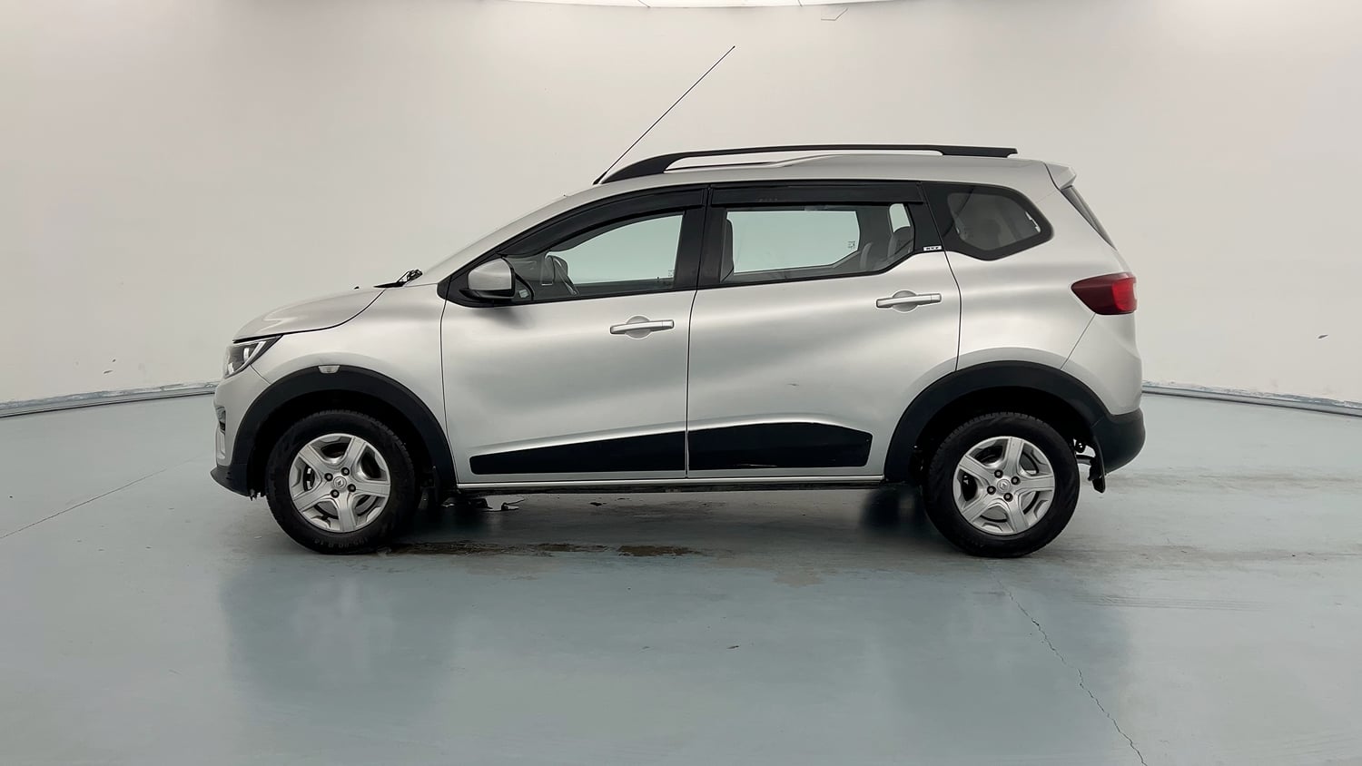 Used 2020 Renault Triber RXZ Petrol Manual exterior LEFT SIDE VIEW