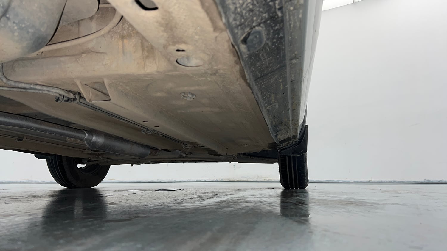 Used 2020 Renault Triber RXZ Petrol Manual extra REAR RIGHT UNDERBODY VIEW