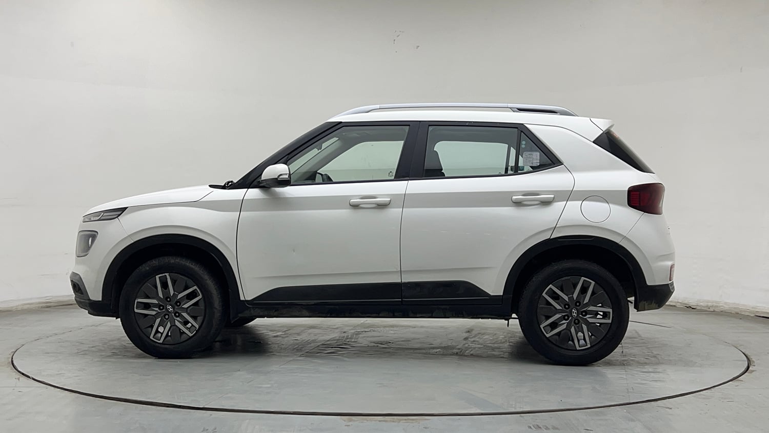 Used 2022 Hyundai Venue SX 1.0 Turbo iMT Petrol Manual exterior LEFT SIDE VIEW