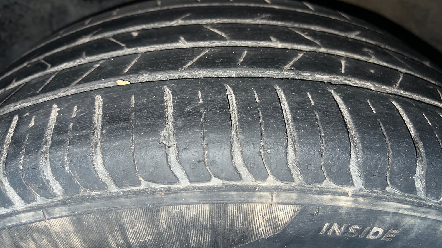 Used 2022 Hyundai Venue SX 1.0 Turbo iMT Petrol Manual tyres LEFT FRONT TYRE TREAD VIEW