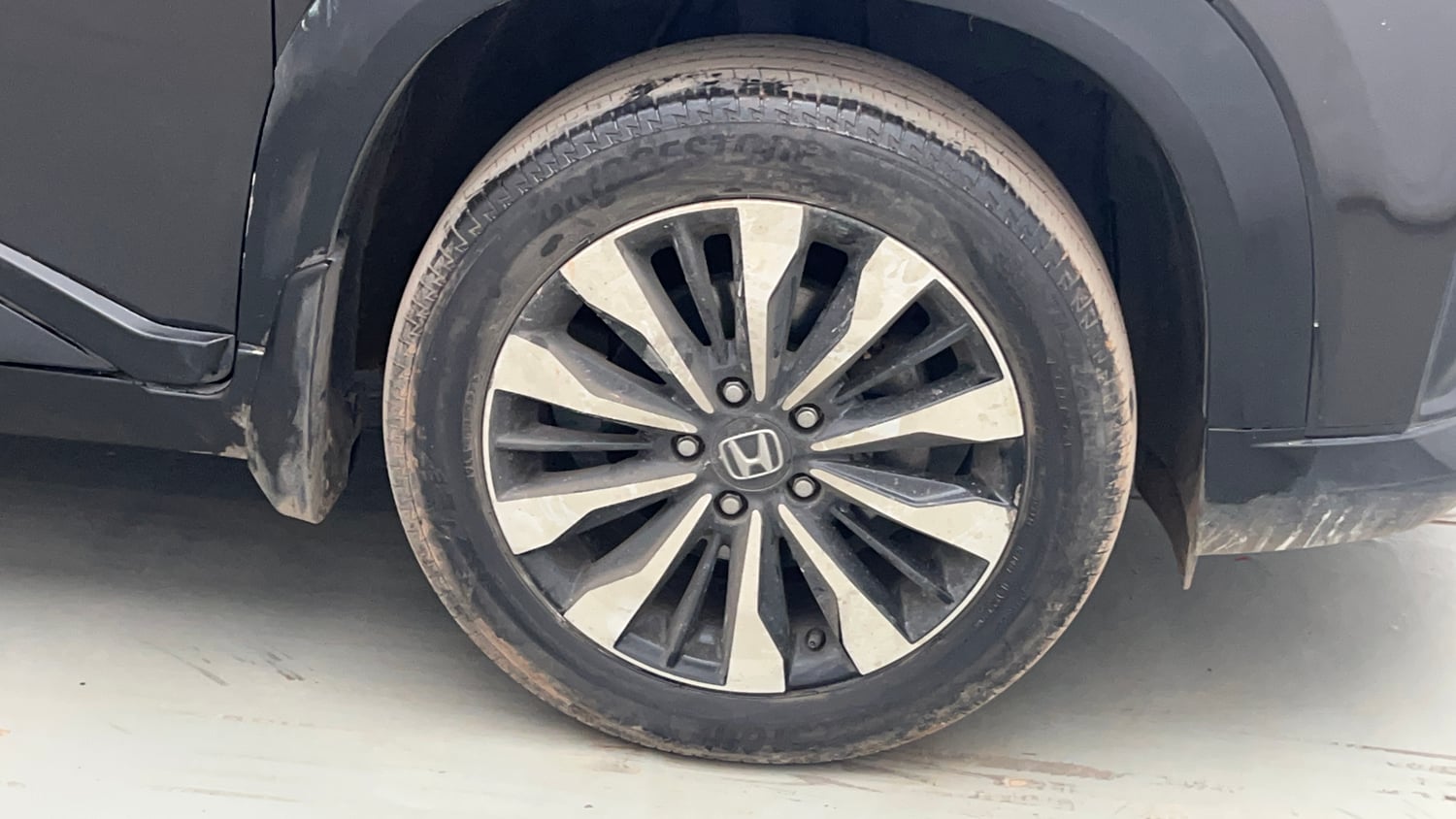 Used 2023 Honda Elevate VX MT Petrol Manual tyres RIGHT FRONT TYRE RIM VIEW